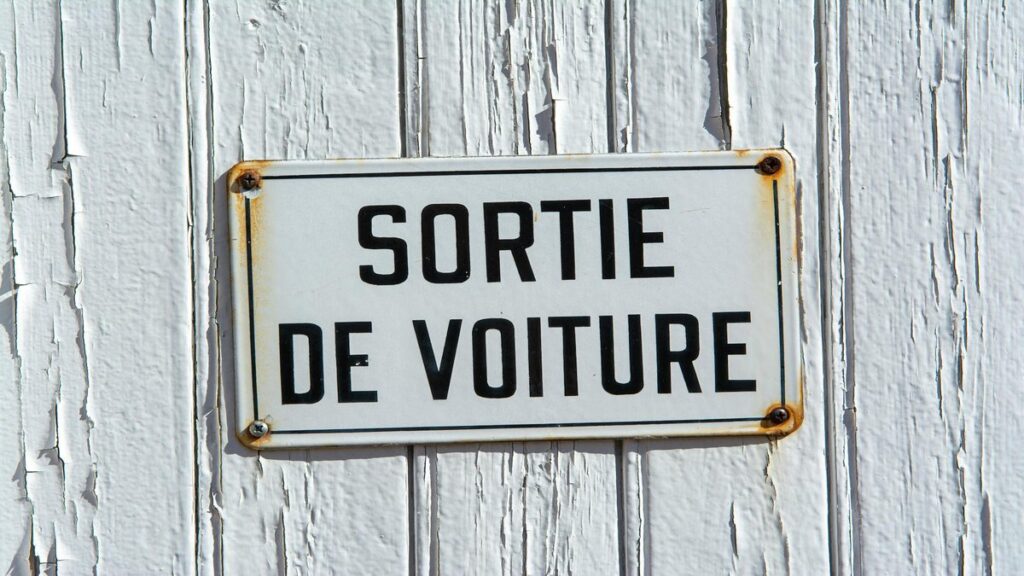 Acheter une voiture d'occasion : les 10 vérifications indispensables avant de signer