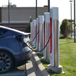 Installer des bornes de recharge en entreprise : obligations et budget